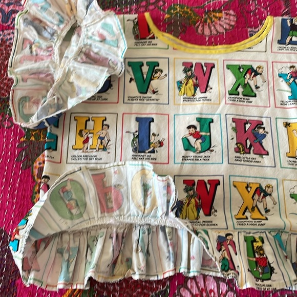 One of a kind ruffled crop with whimsical print - Picture 3 of 3